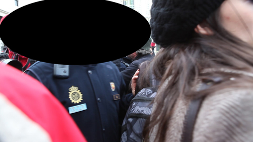 Más policía sin numero de identificación